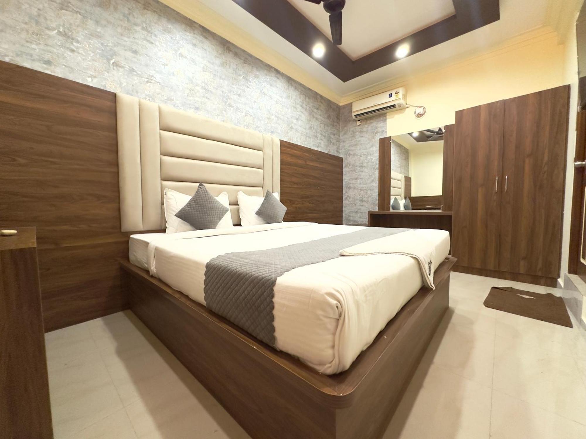 Hotel Boss Palace Mysore Bagian luar foto