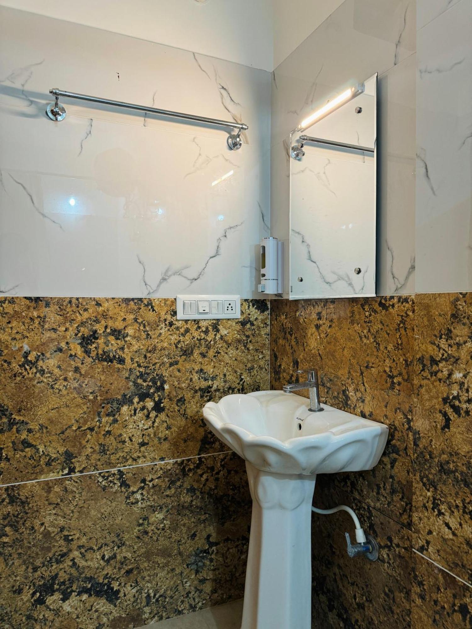 Hotel Boss Palace Mysore Bagian luar foto