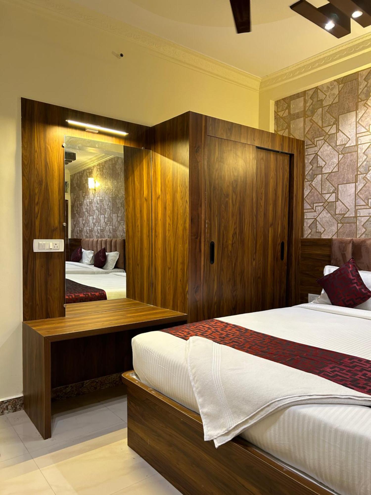 Hotel Boss Palace Mysore Bagian luar foto