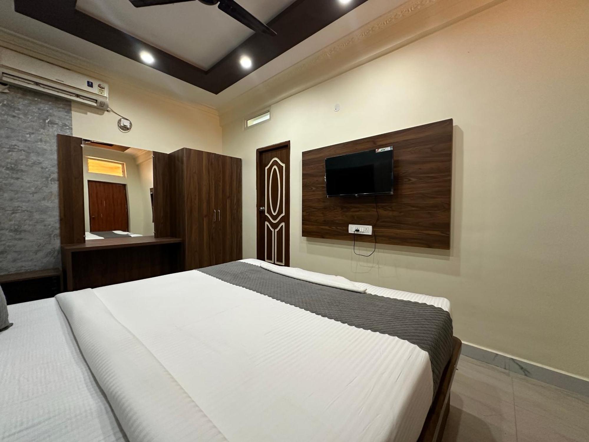 Hotel Boss Palace Mysore Bagian luar foto