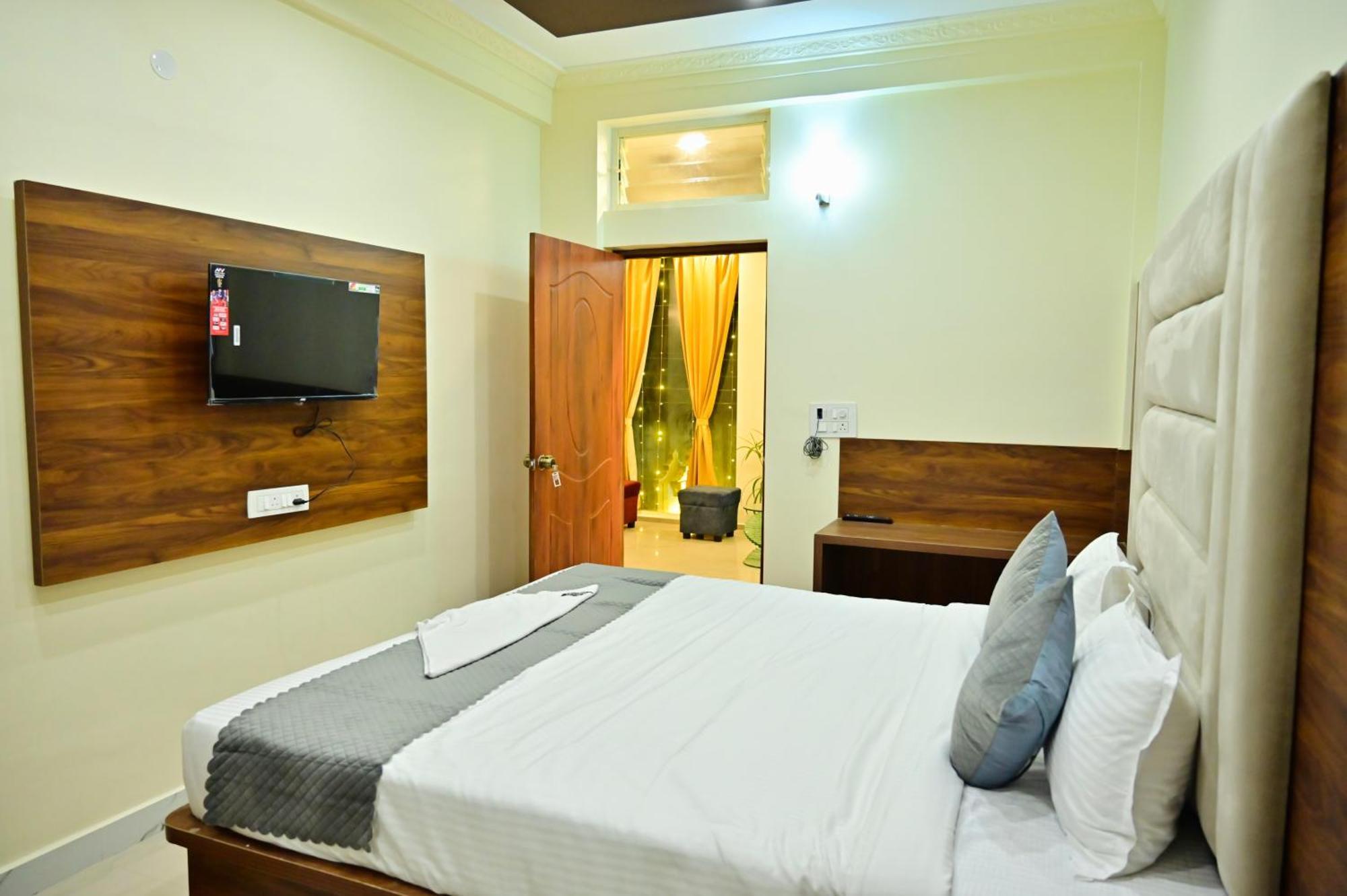 Hotel Boss Palace Mysore Bagian luar foto