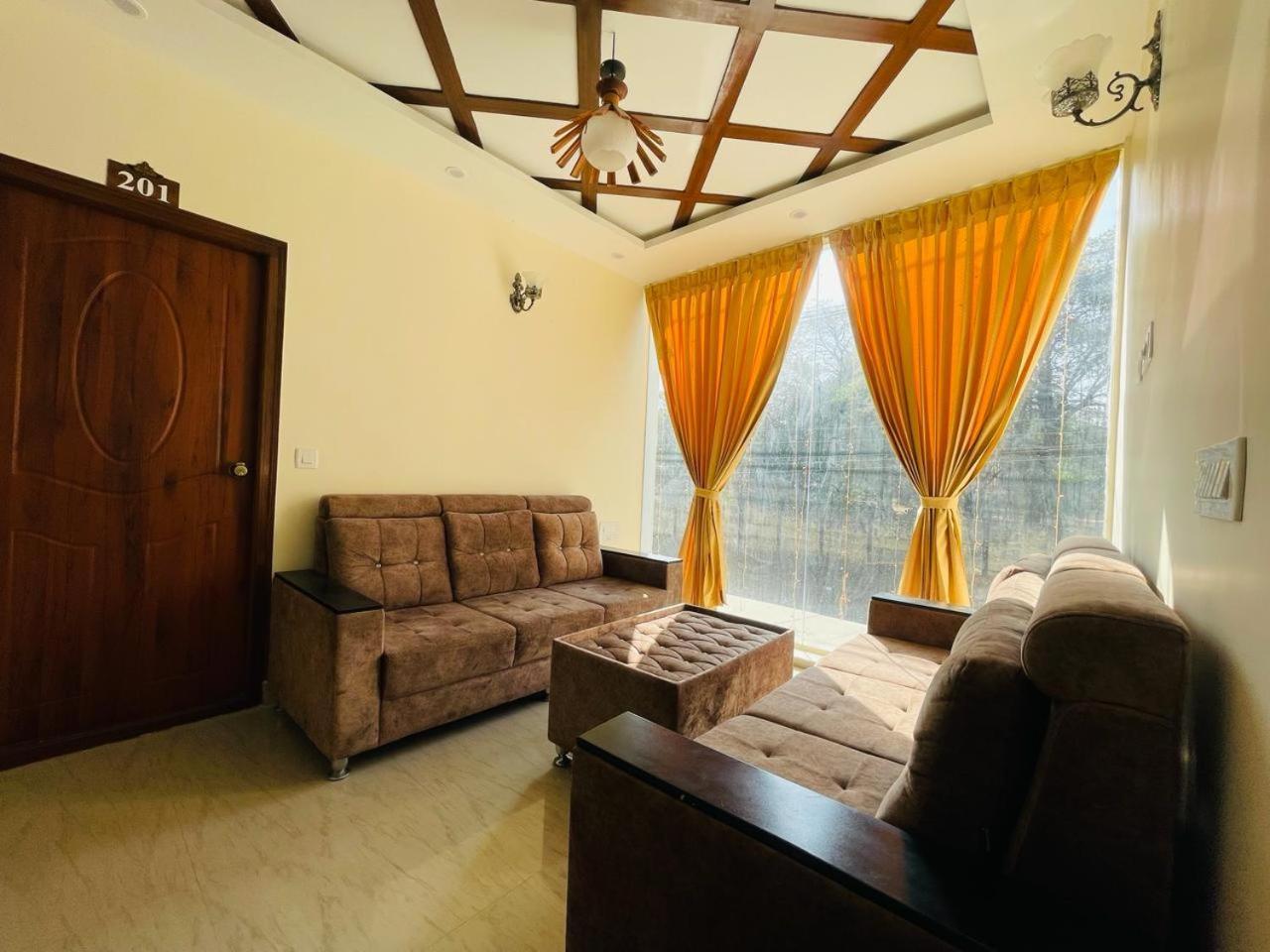 Hotel Boss Palace Mysore Bagian luar foto