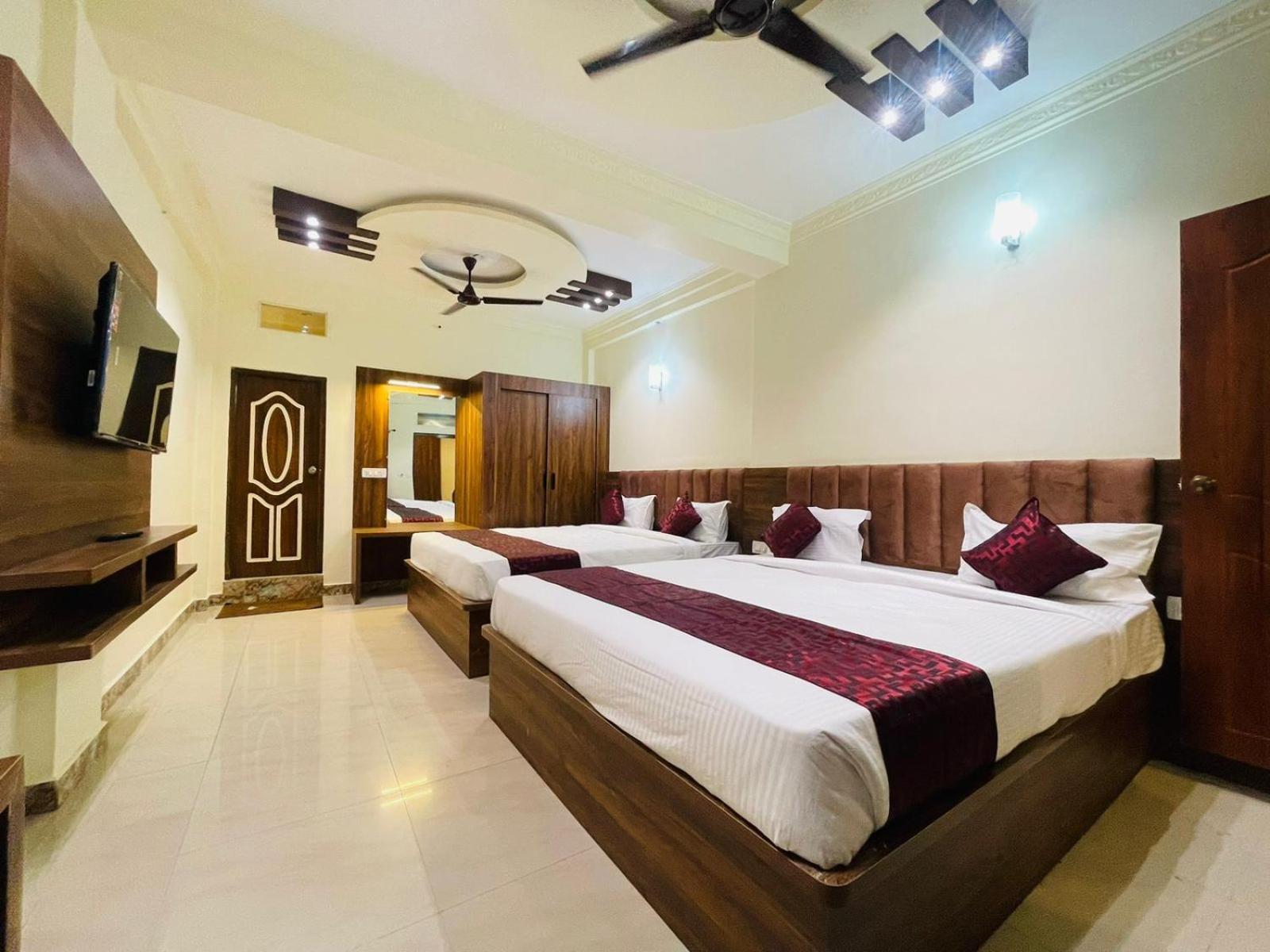 Hotel Boss Palace Mysore Bagian luar foto