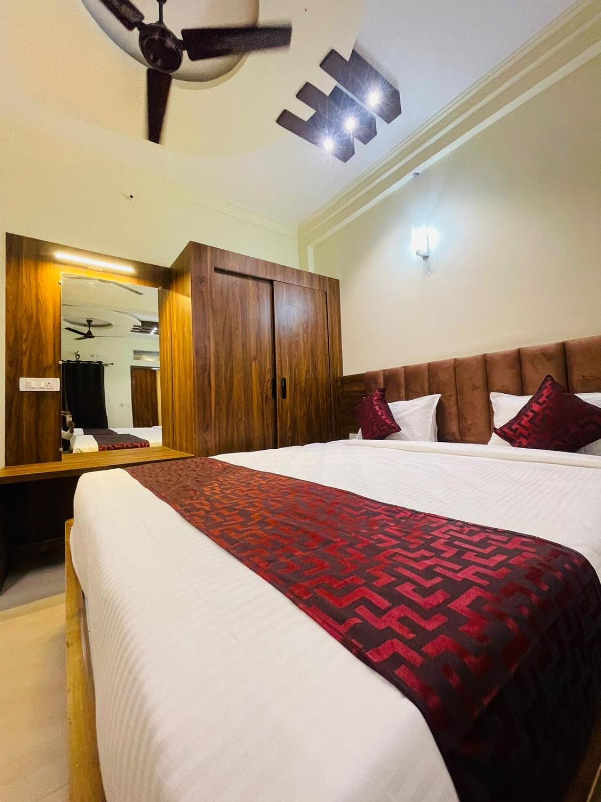 Hotel Boss Palace Mysore Bagian luar foto