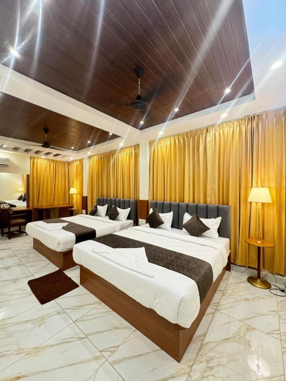Hotel Boss Palace Mysore Bagian luar foto