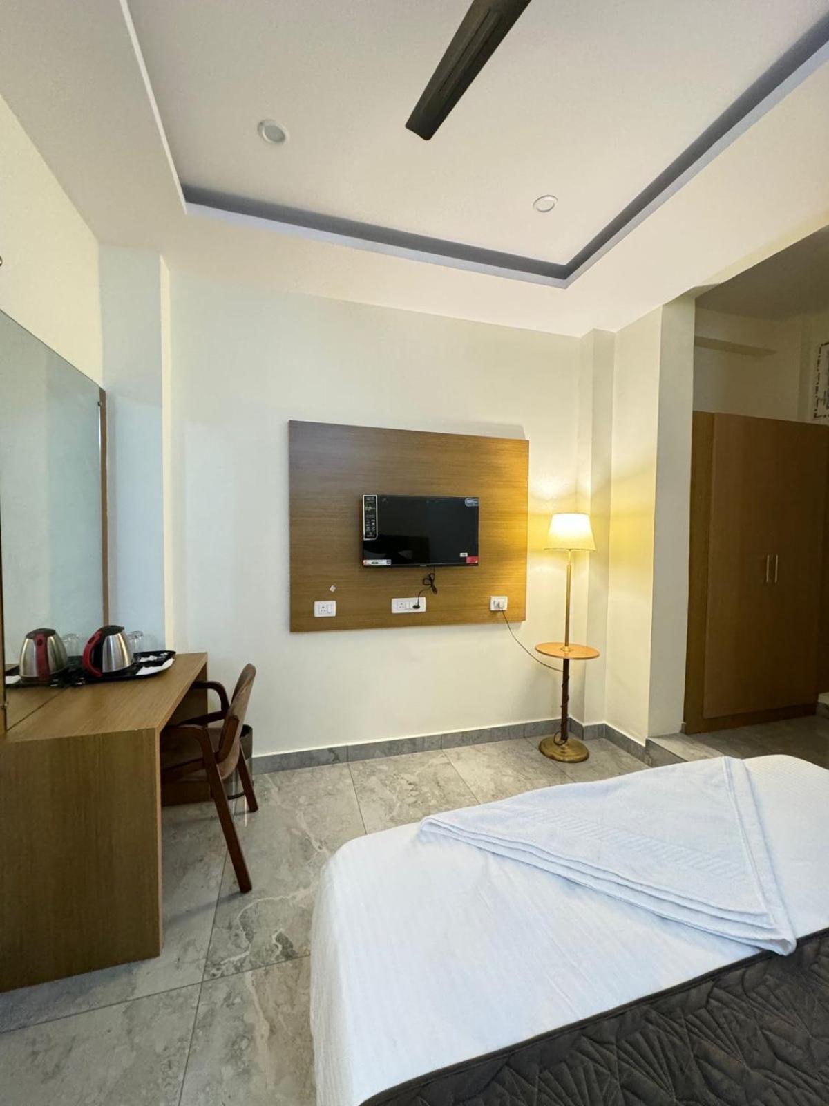 Hotel Boss Palace Mysore Bagian luar foto